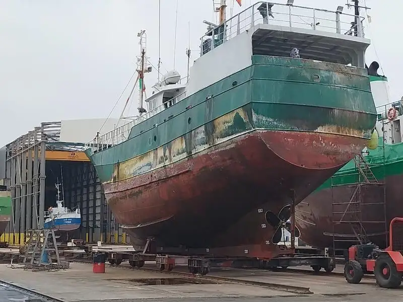 Navio de pesca de arrasto à venda