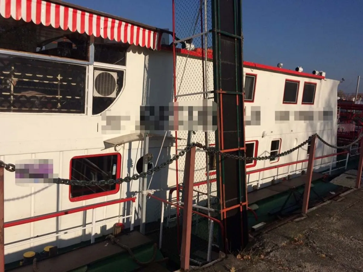Navio porta-contêineres à venda