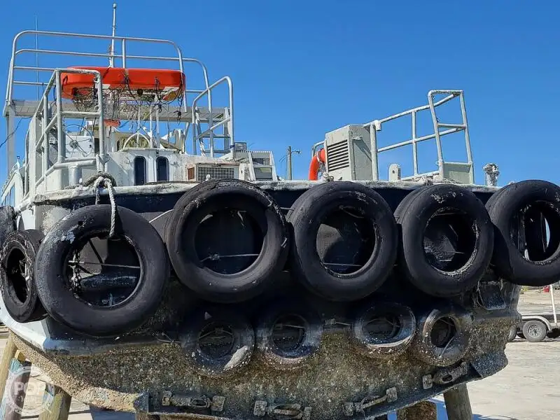Barco de tripulação à venda
