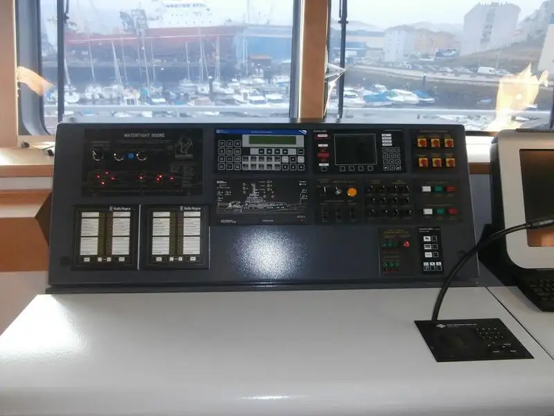 Navio porta-contêineres à venda