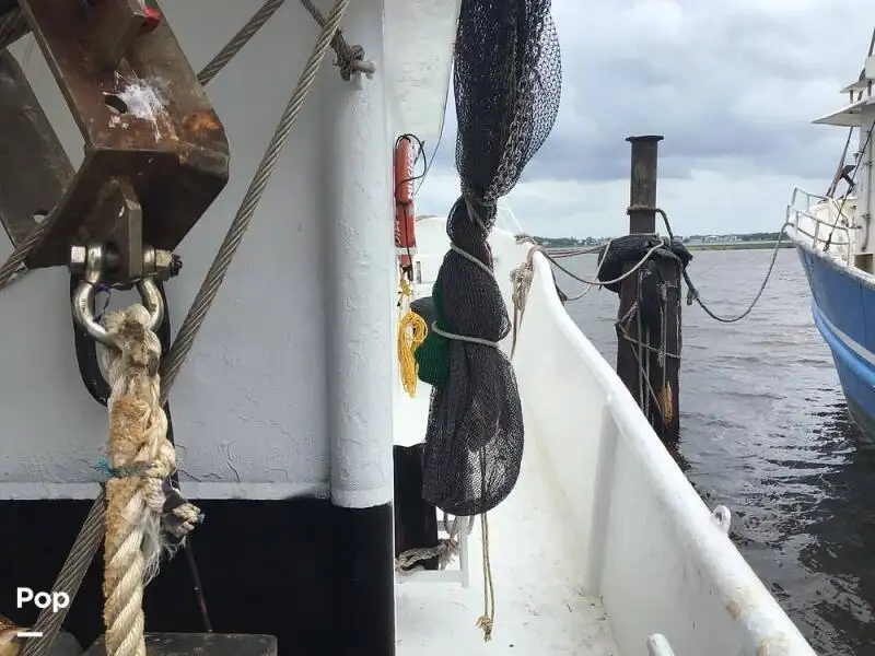 Navio de pesca de arrasto à venda