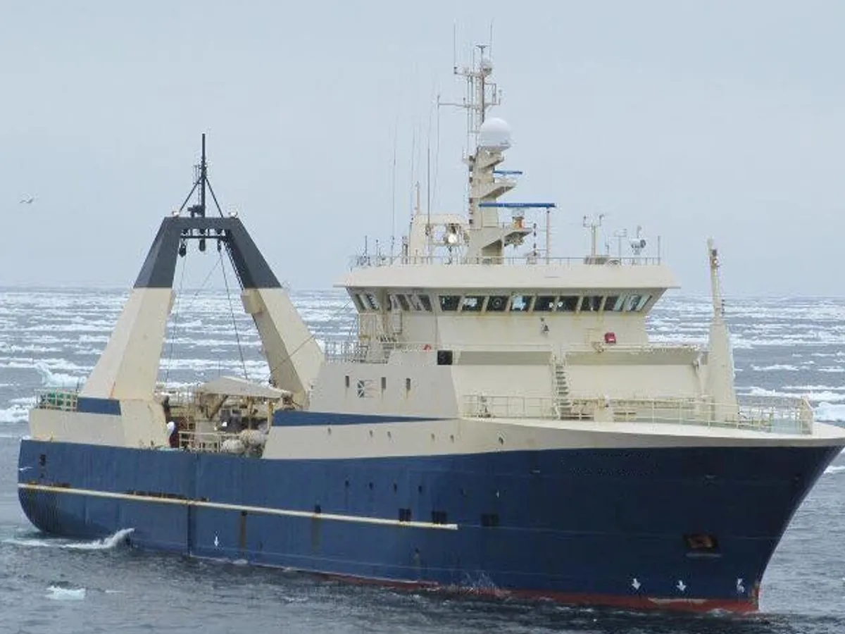 Navio de pesca de arrasto à venda