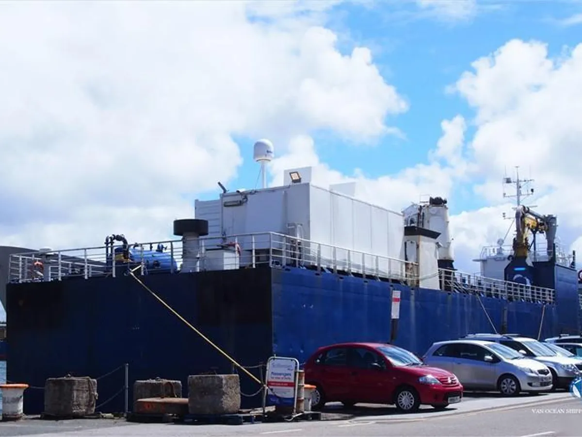 Navio frigorífico à venda