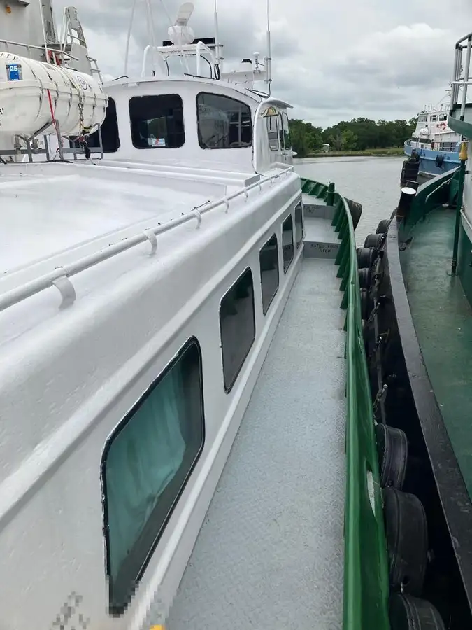 Barco de tripulação à venda