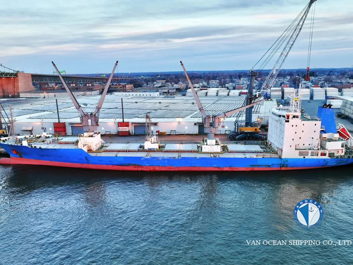 Navio frigorífico à venda