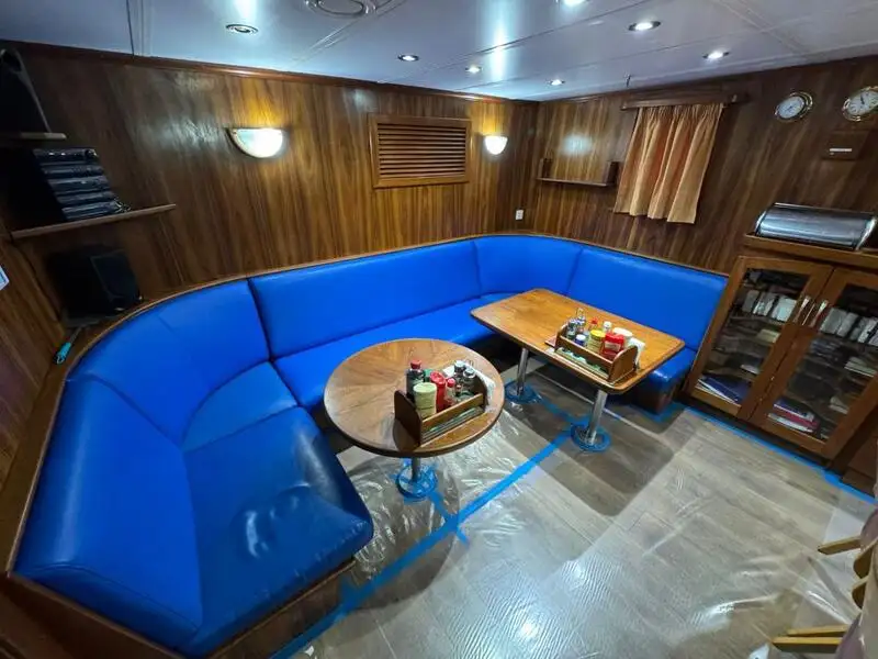 Navio porta-contêineres à venda