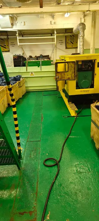 Navio de abastecimento à venda