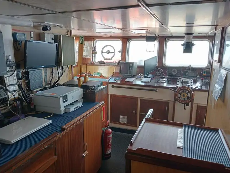 Navio de pesca de arrasto à venda