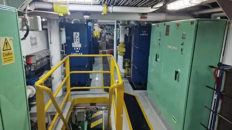 Navio de abastecimento à venda
