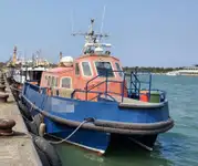 Barco de tripulação à venda