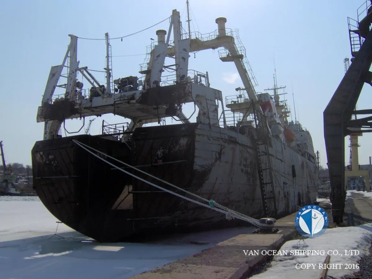 Navio de pesca de arrasto à venda