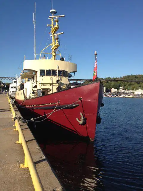 Navio de pesquisa à venda
