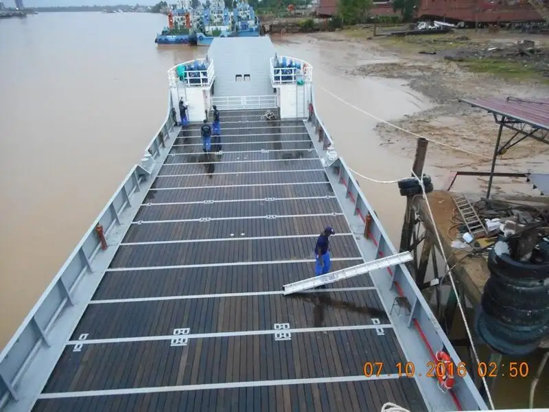 Navio porta-contêineres à venda