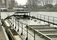 Ponte flutuante à venda
