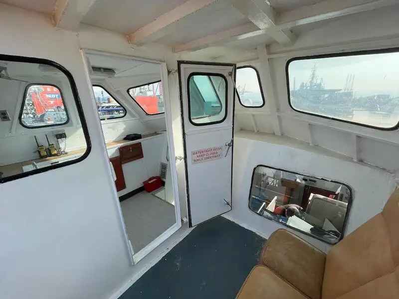 Navio porta-contêineres à venda
