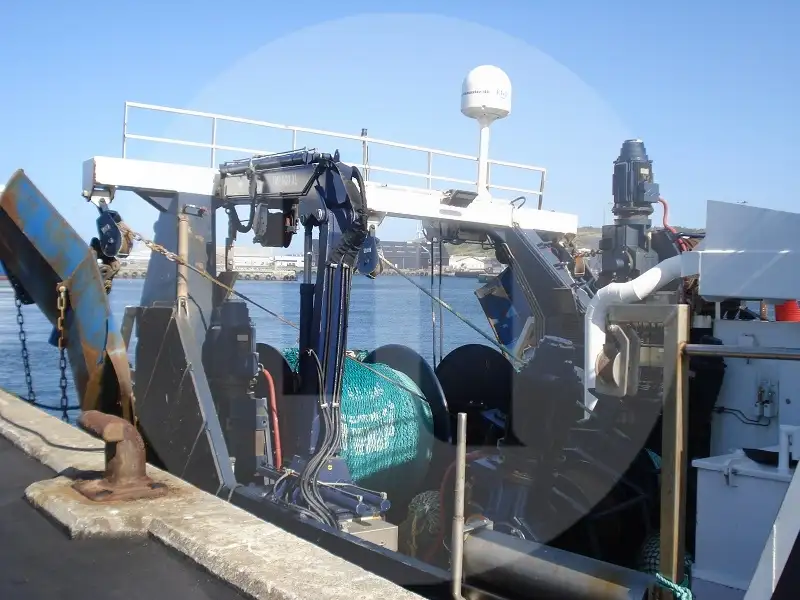 Navio de pesca de arrasto à venda