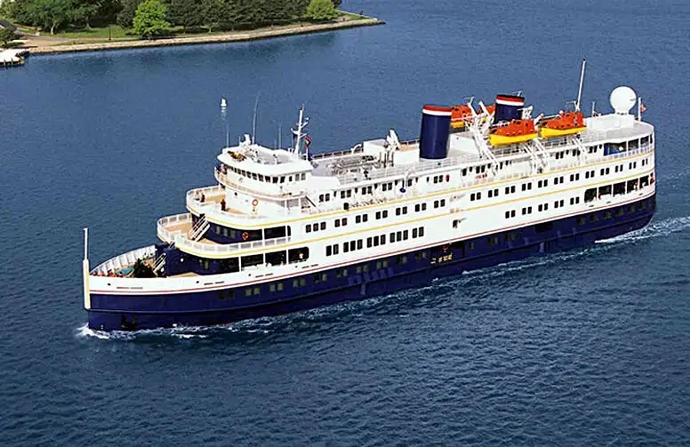 Navio de passageiros à venda