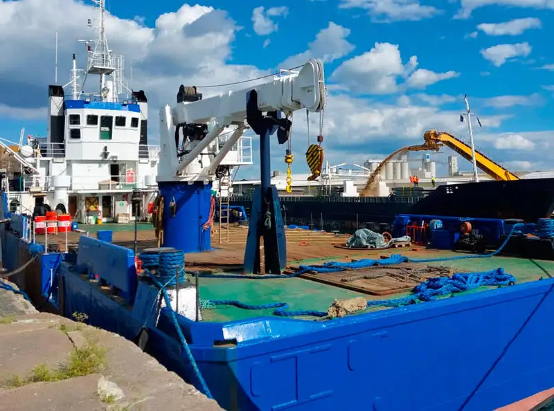 Navio porta-contêineres à venda