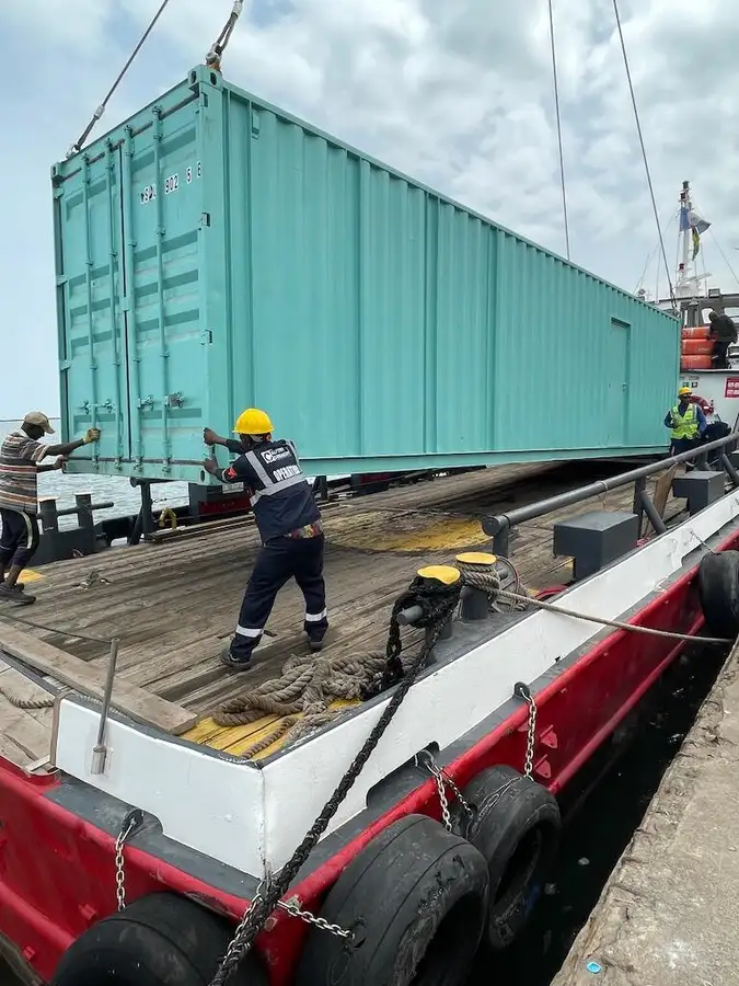 Navio porta-contêineres à venda