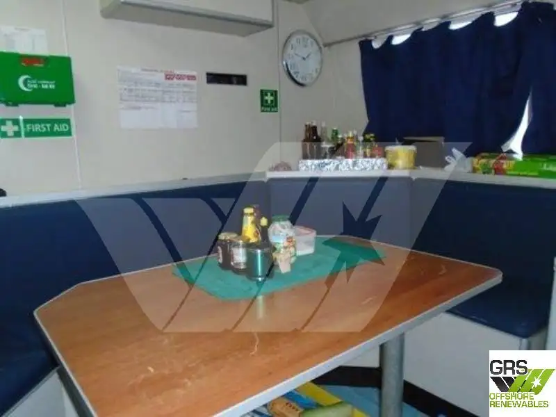 Barco de tripulação à venda