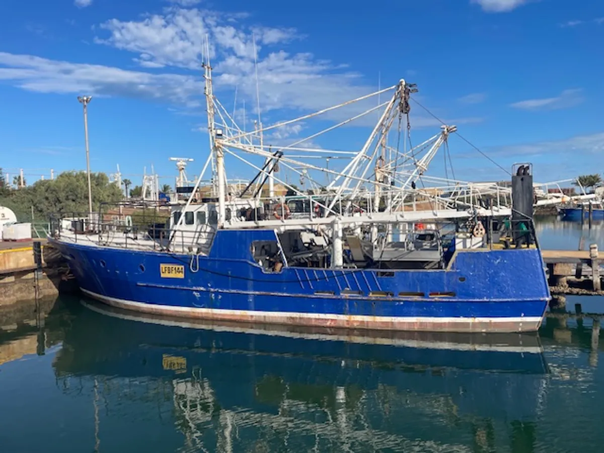 Navio de pesca de arrasto à venda