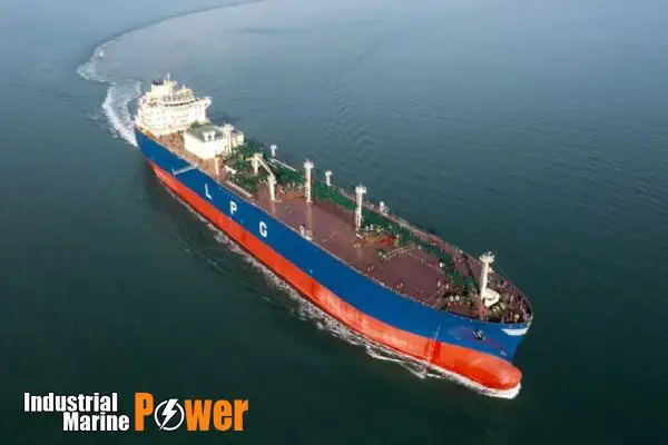 Navio transportador de GNL à venda