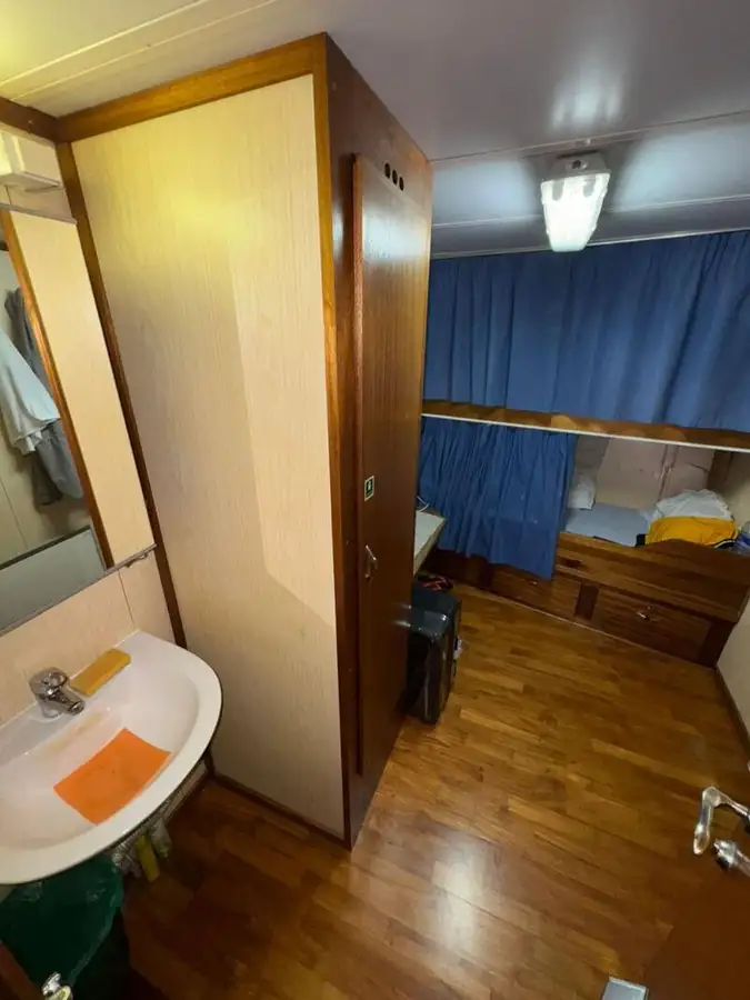 Navio porta-contêineres à venda