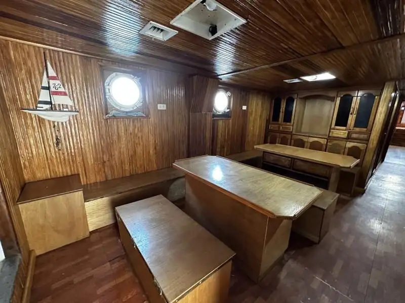 Navio de pesca de arrasto à venda