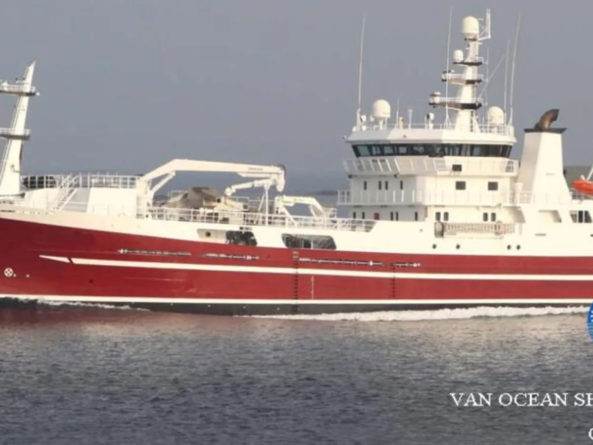 Navio de pesca de arrasto à venda