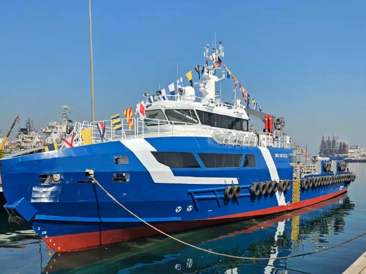 Barco de tripulação à venda