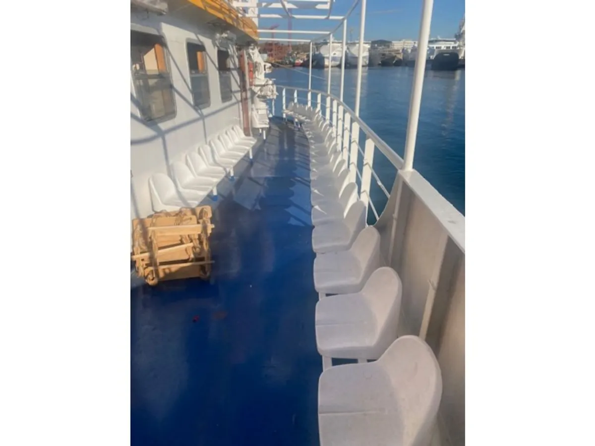 Navio de passageiros à venda