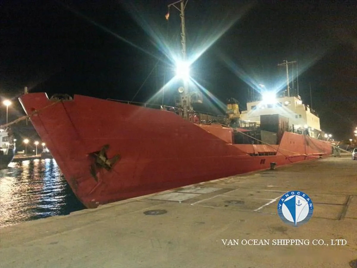 Navio frigorífico à venda
