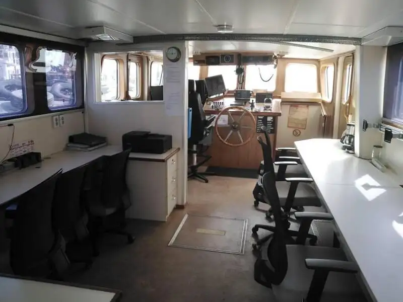 Navio de pesquisa à venda