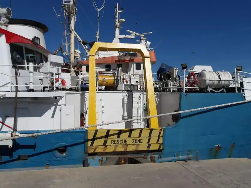 Navio de pesquisa à venda