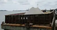 Barcaça à venda