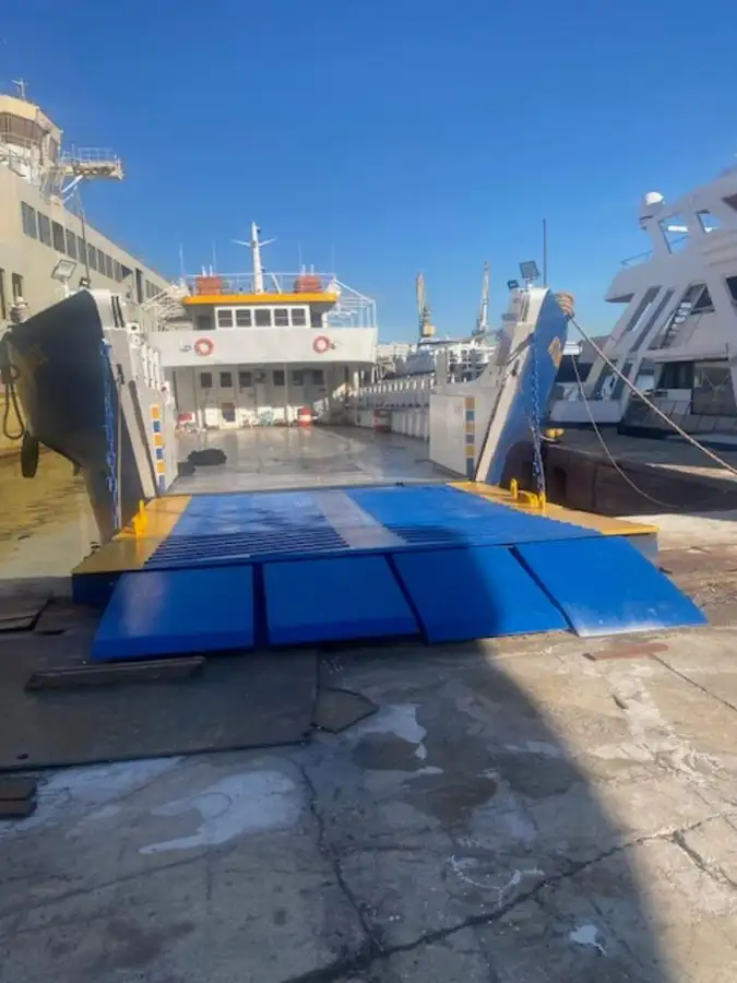 Navio de transporte de passageiros (Ferry) à venda