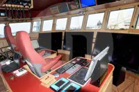 Navio transportador de peixes vivos à venda