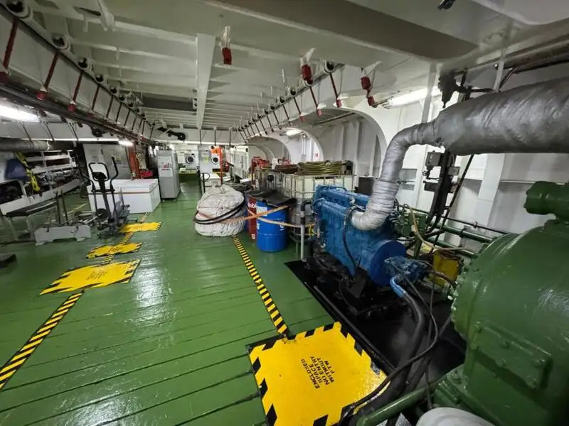 Navio porta-contêineres à venda