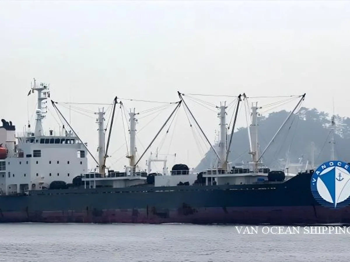 Navio frigorífico à venda