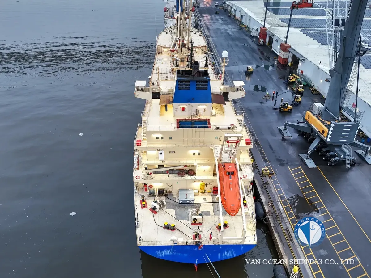 Navio frigorífico à venda