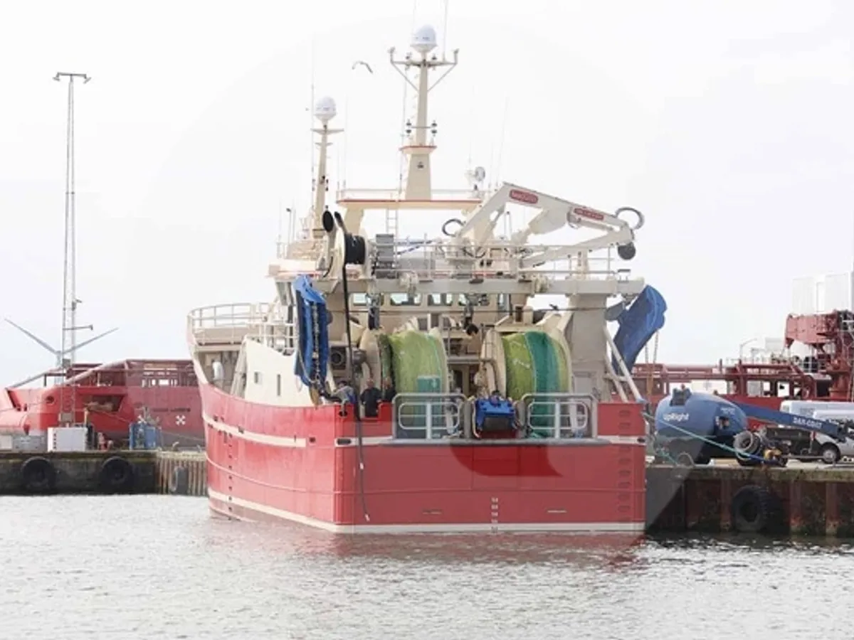 Navio de pesca à venda
