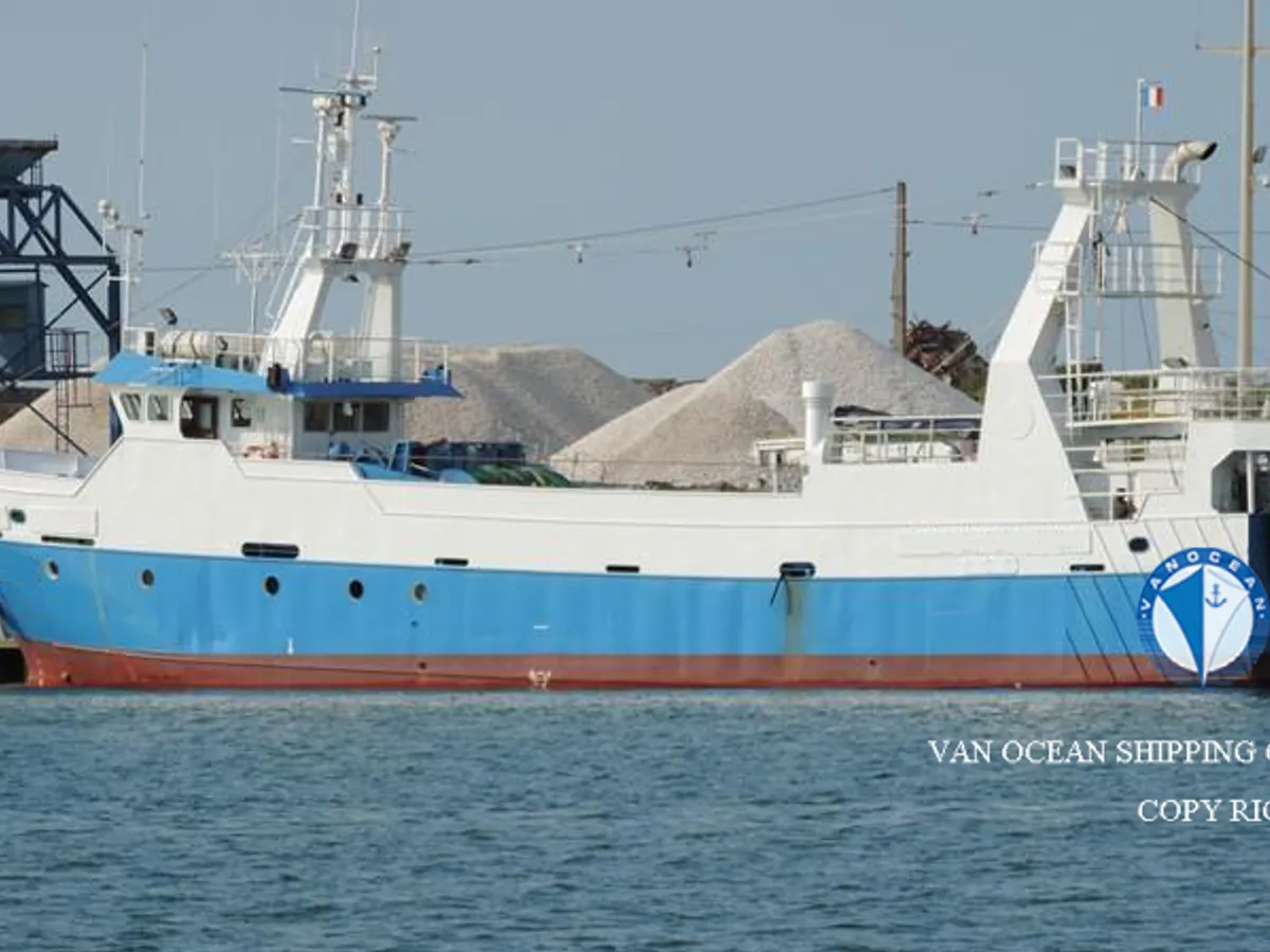 Navio de pesca de arrasto à venda