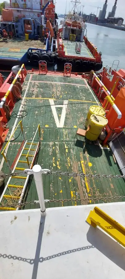 Barco de tripulação à venda