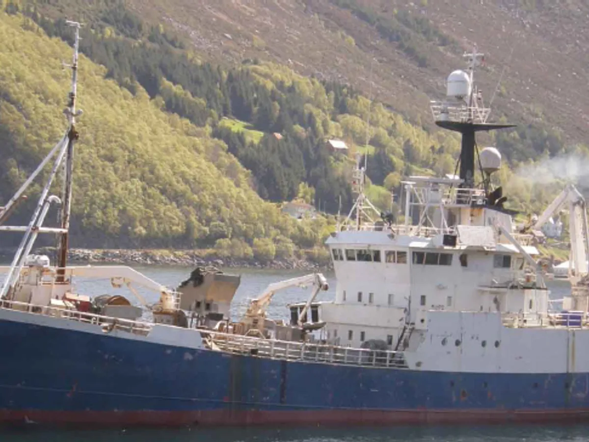 Navio de pesca de arrasto à venda