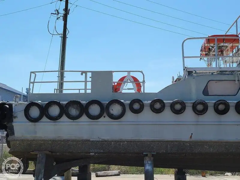Barco de tripulação à venda