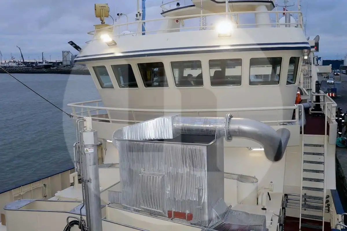 Navio transportador de peixes vivos à venda