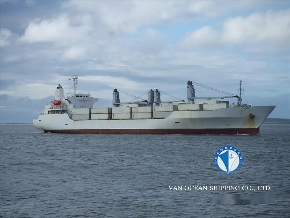 Navio frigorífico à venda