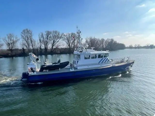 Navio de pesquisa à venda
