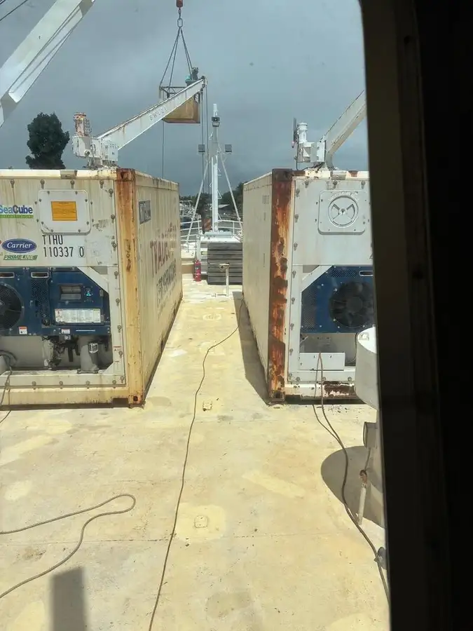Navio de abastecimento à venda