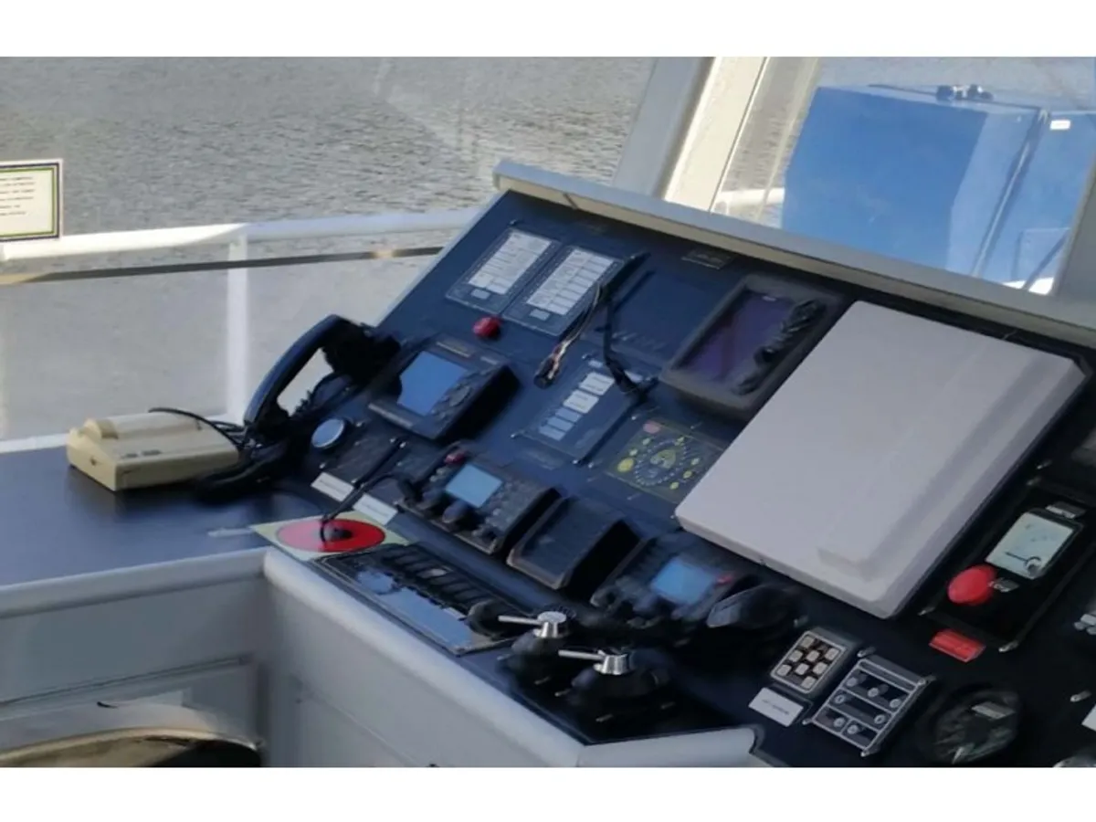 Barco de tripulação à venda